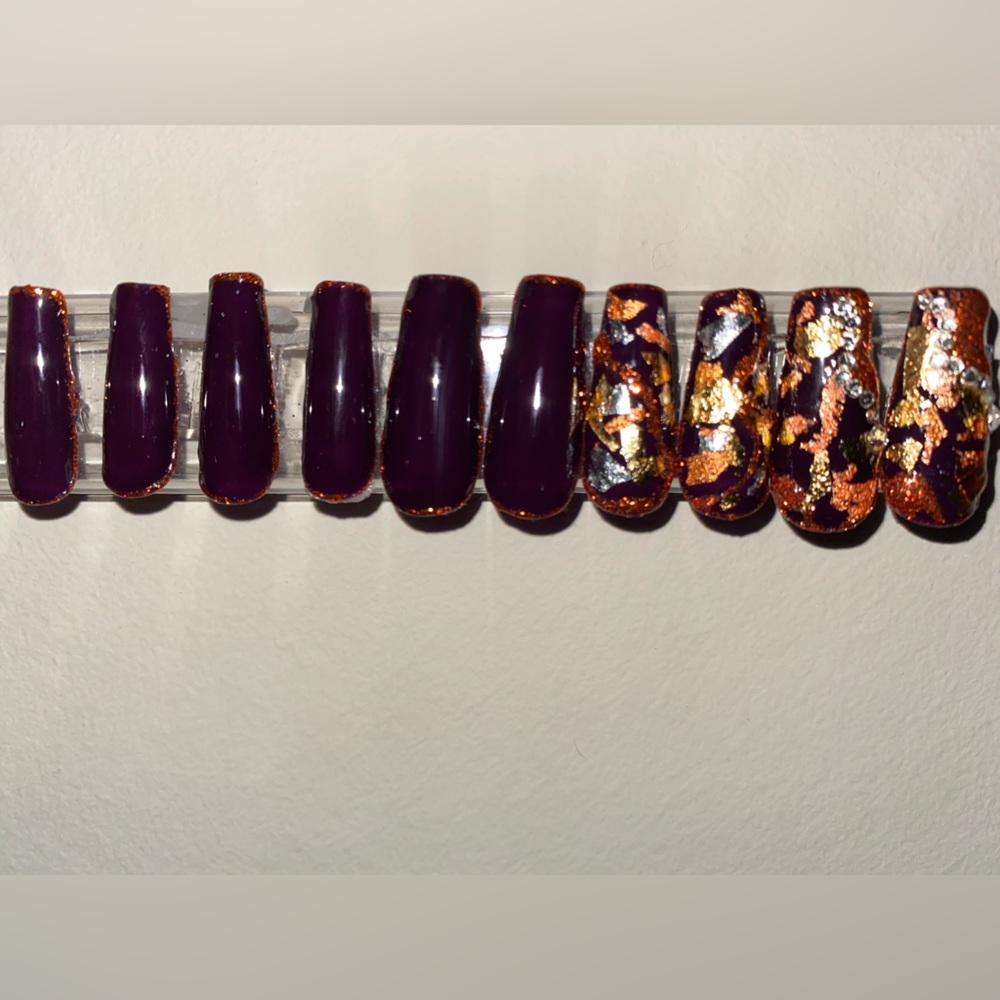 Press On Nails beautifully designed with diamond studs and gold encrusted flakes